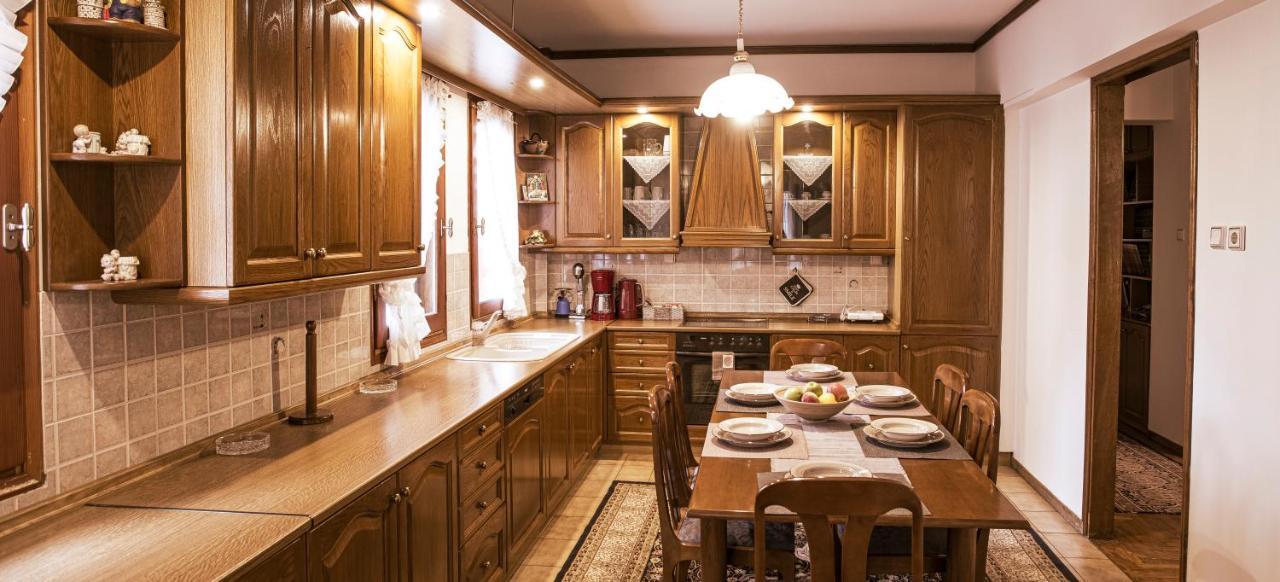 Georgia'S Guesthouse Касторія Екстер'єр фото