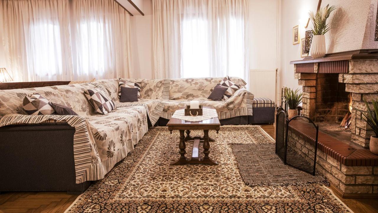 Georgia'S Guesthouse Касторія Екстер'єр фото